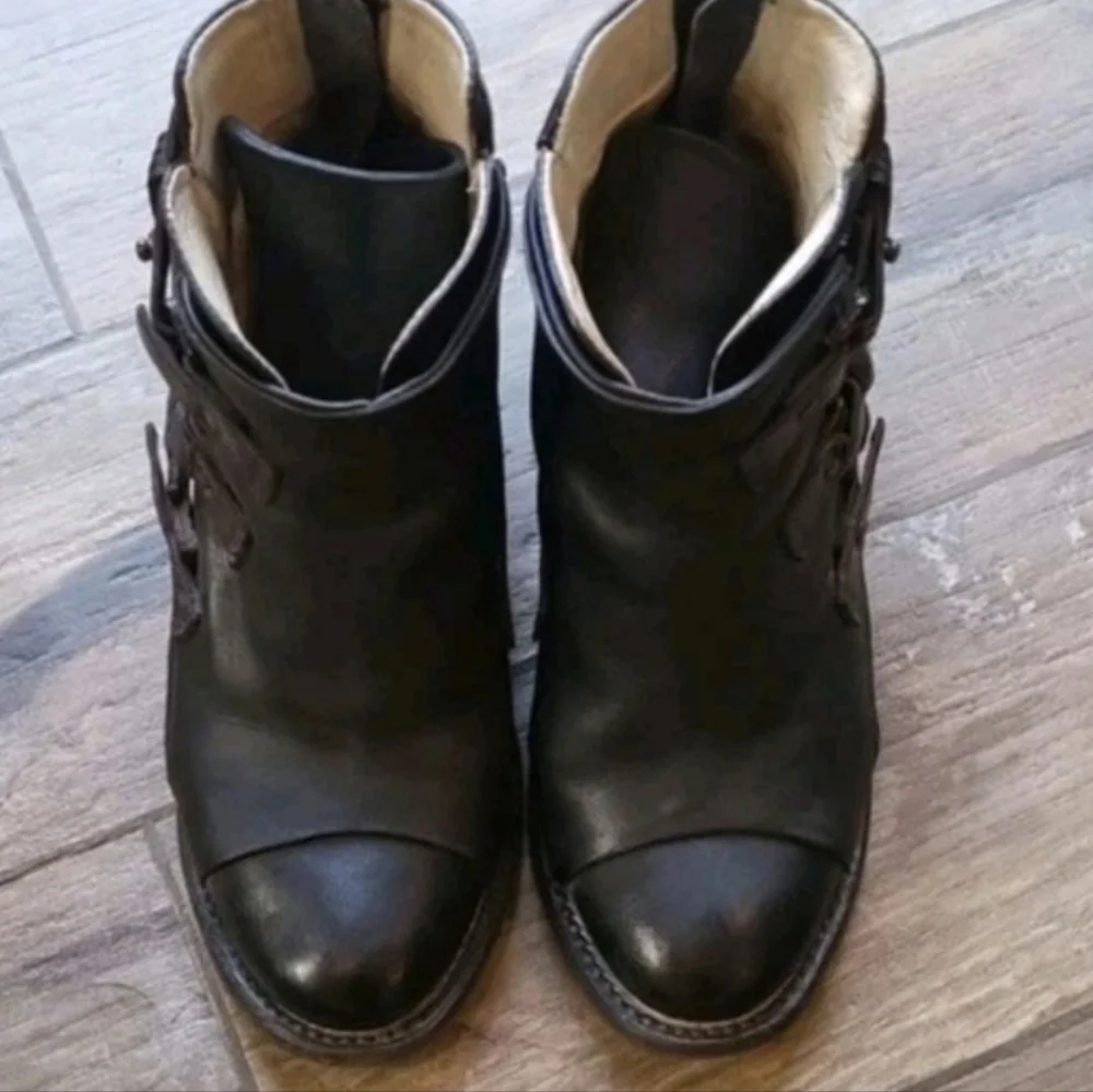 Freebird Circe Buckle Detail Leather Heeled Booties in Black/Brown, Size 7 - Picture 2 of 14